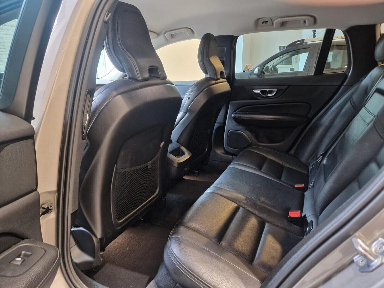 Volvo V60 Cross Country V60 Cross Country D4 AWD Geartronic Business Pro