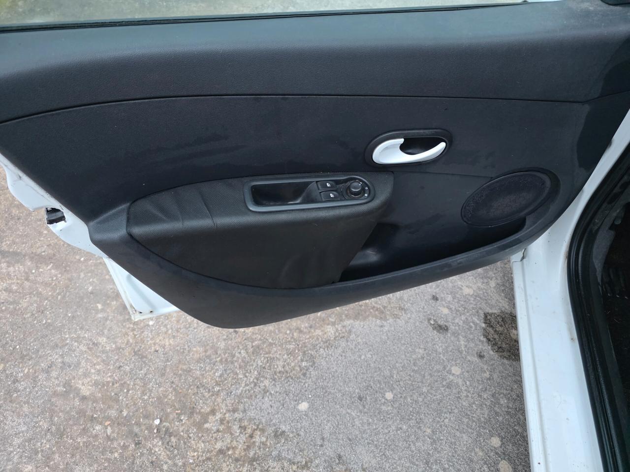 Renault Clio 1.2 16V 5 porte GPL Yahoo!