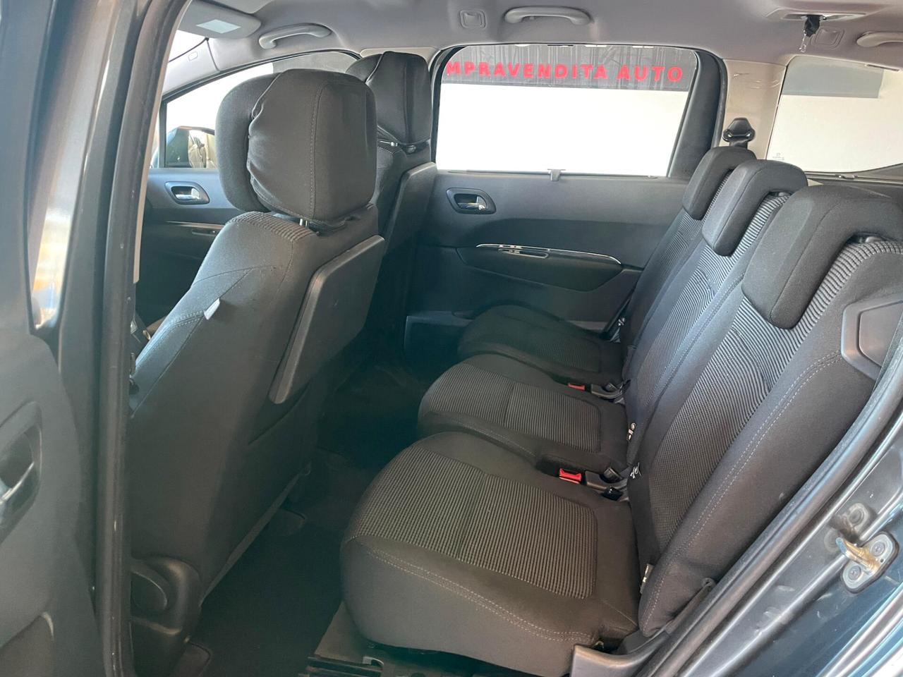 Peugeot 5008 2.0 HDi 150CV Féline