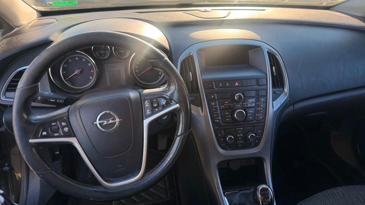 Opel Astra SW 1.4B/GPL 2013