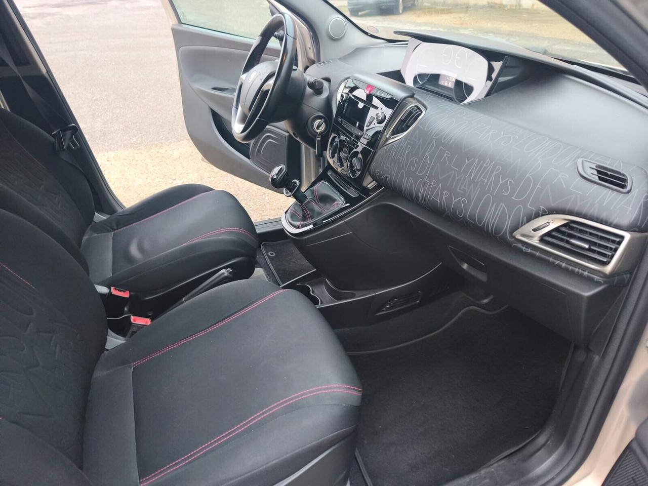 Lancia Ypsilon 2014---1.2 Benzina Neopatentati