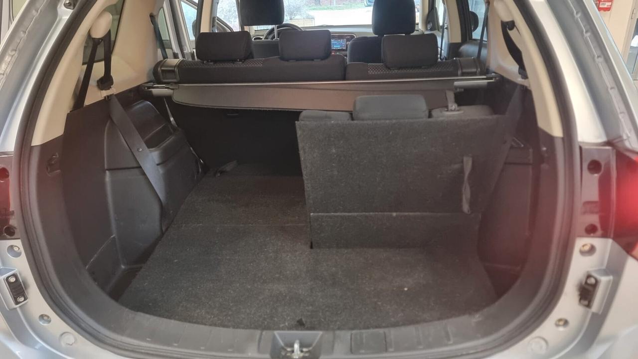 Mitsubishi Outlander 2.2 DI-D 4WD Instyle Plus Navi