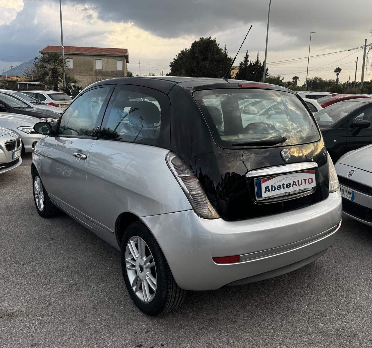 Lancia Ypsilon 1.3 MJT 75 CV Oro
