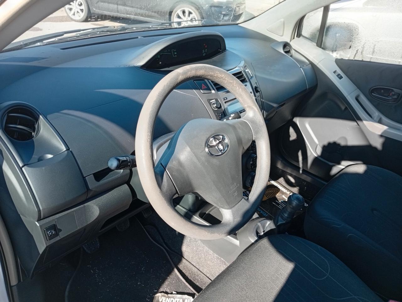 Toyota Yaris 1.0 5 porte