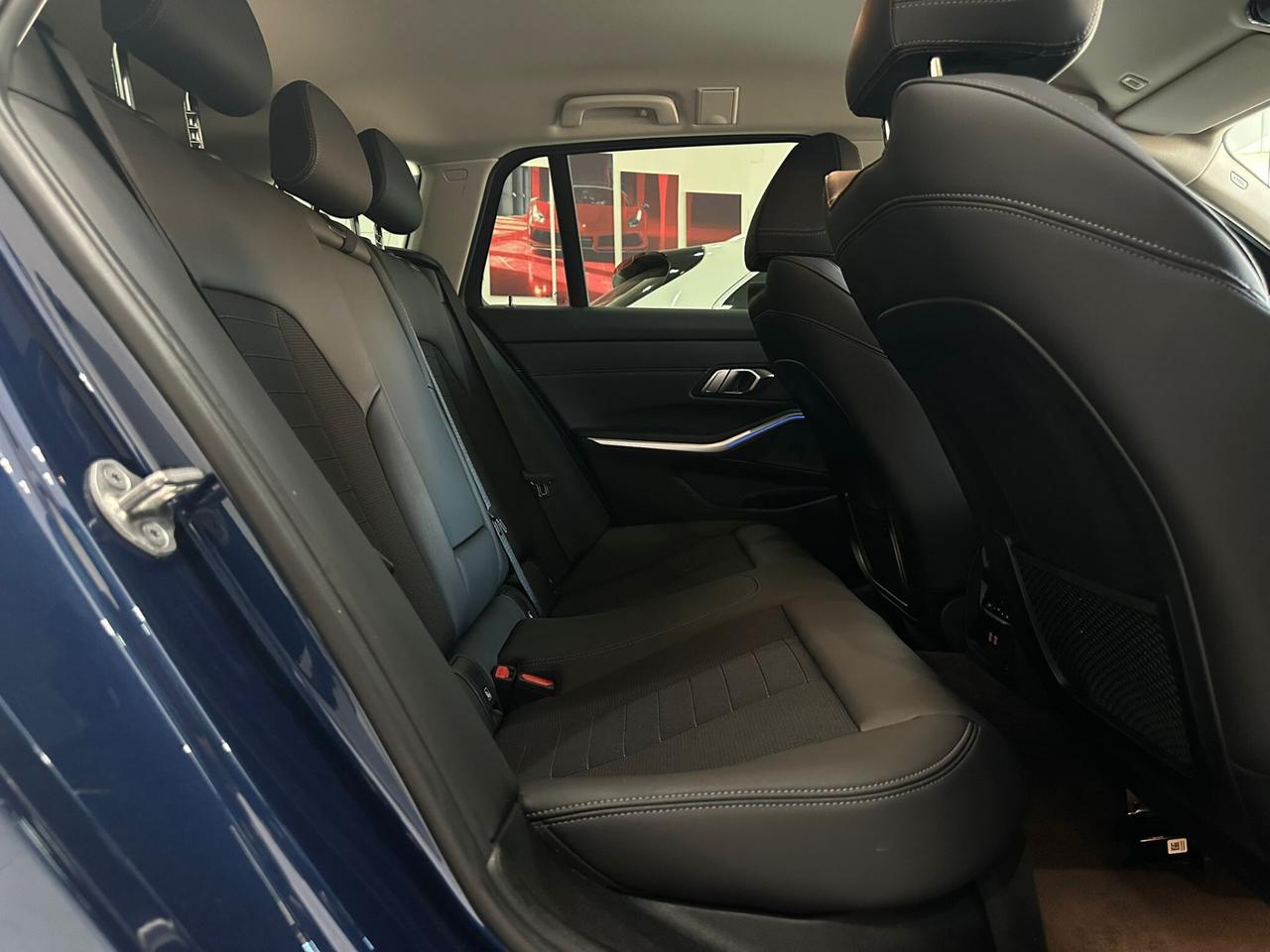 BMW 318 d 48V Touring Sport LED AMBIENT