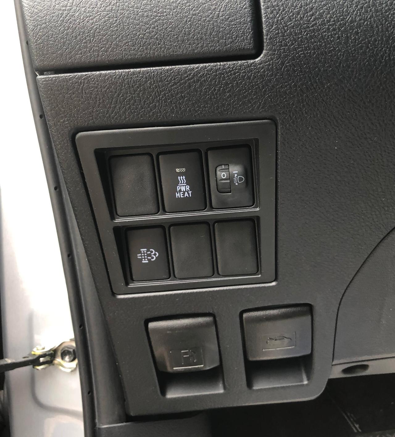 Toyota Hilux 2.4 D-4D 4WD 2 porte 4posti Extra Cab Lounge