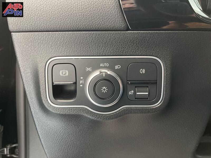 Mercedes-Benz GLA GLA 200 d Automatic Premium *Tetto*Ambient light*