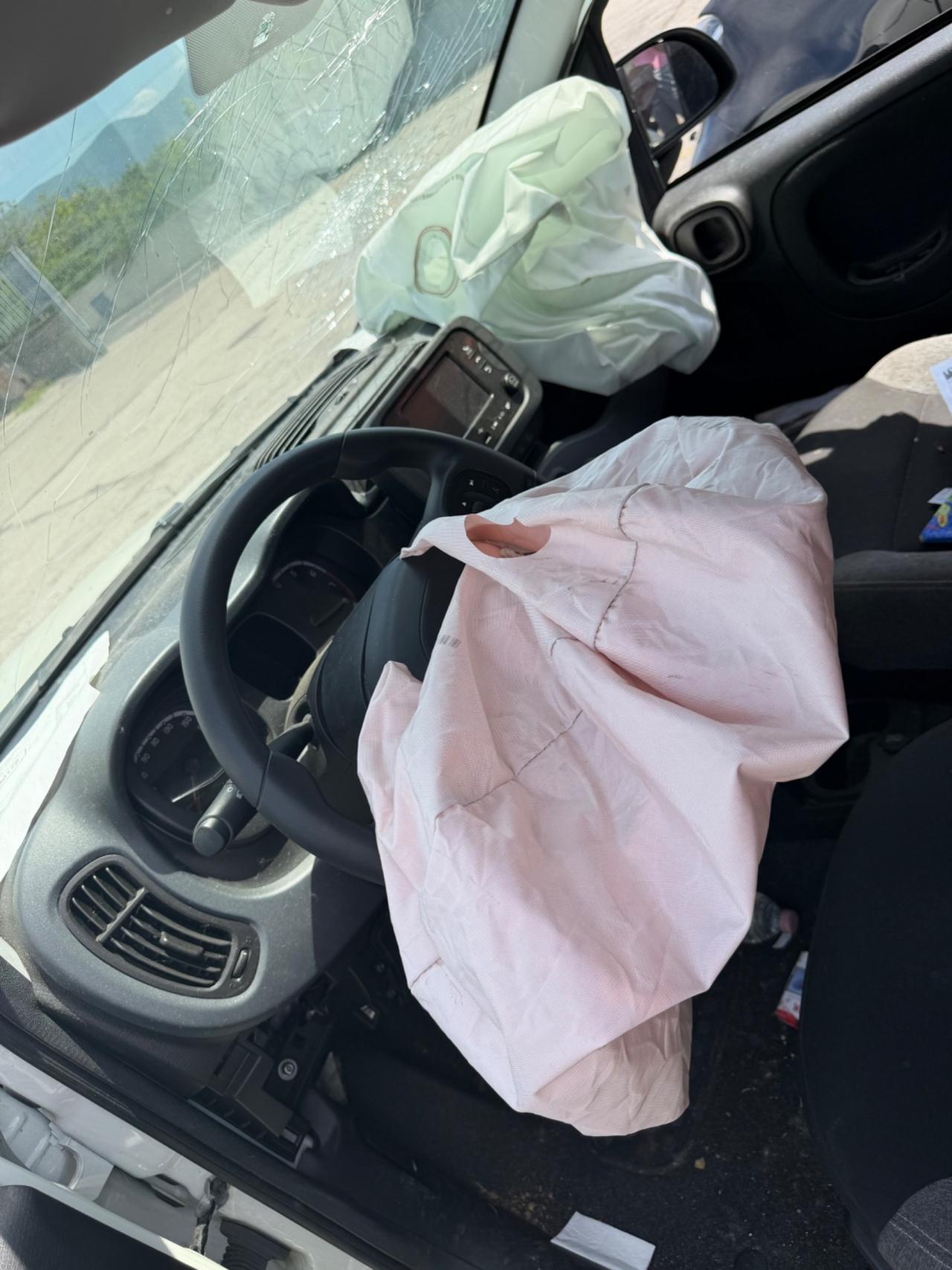 Fiat Panda 1.0 70CV Hybrid 2024 sinistr.