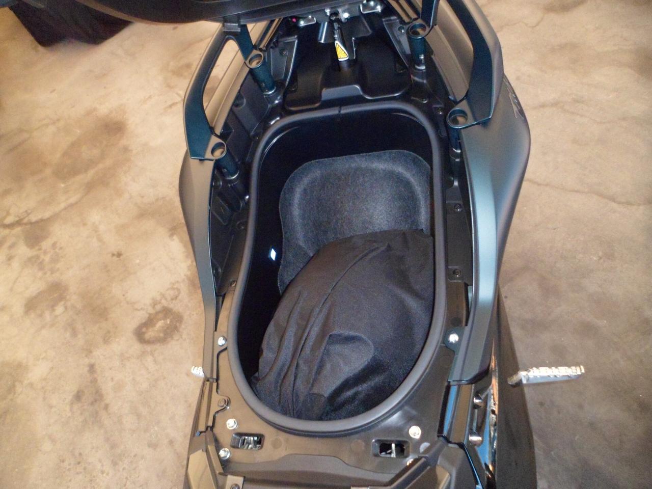 Yamaha T Max 560 tech max dark Petrol solo km480