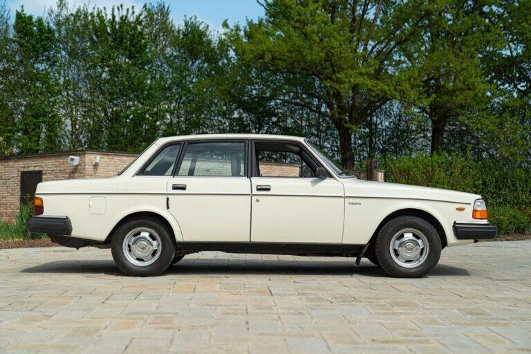 1982 VOLVO 244 GL - VLV00009