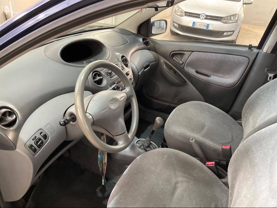 Toyota Yaris 1.0i 5 porte Sol Neopatentati