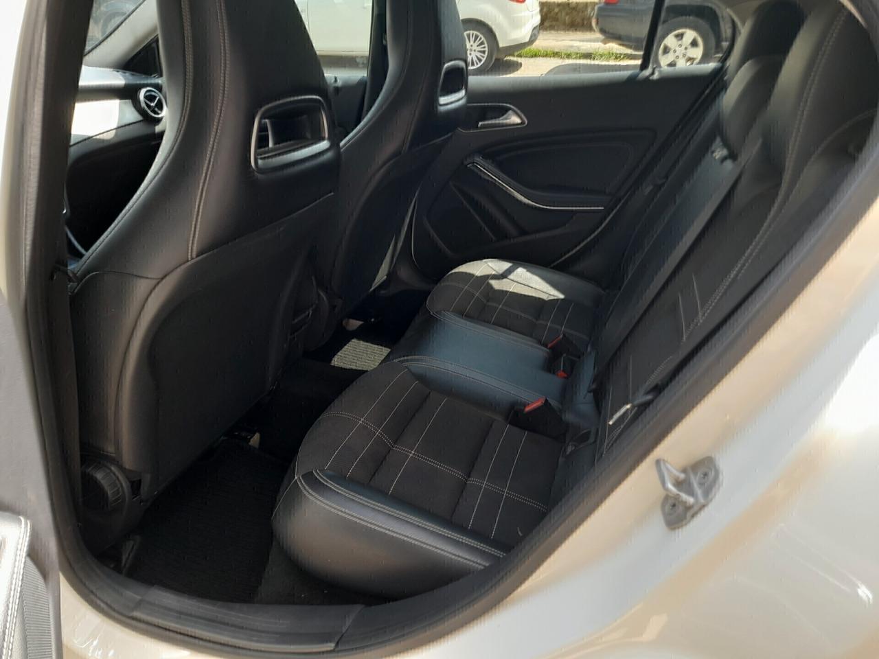 Mercedes-benz GLA 180 d Automatic Premium