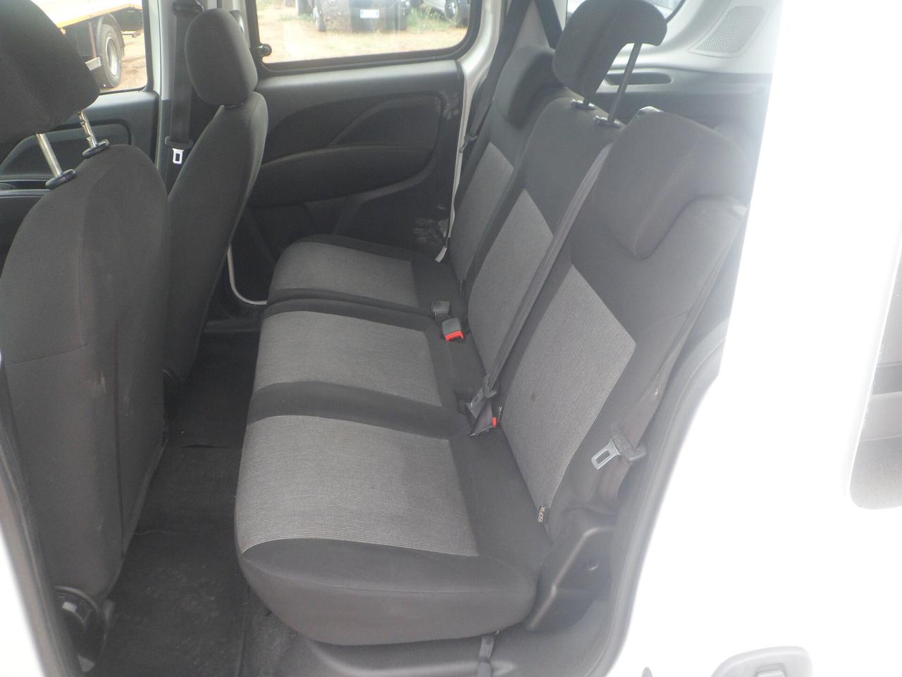 Fiat Doblo 5 posti autocarro