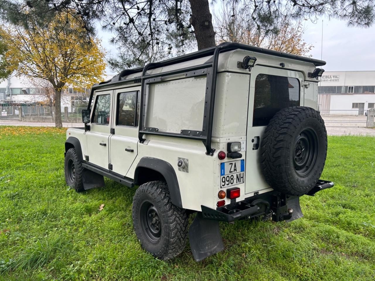 Land Rover Defender Safari