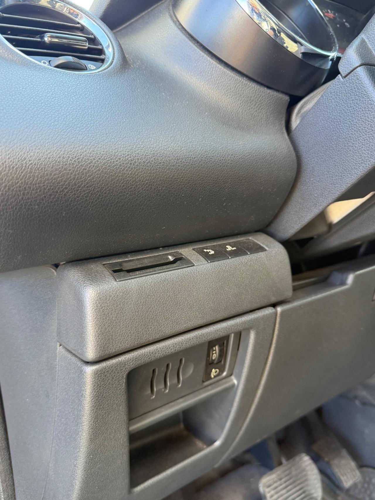 Peugeot 5008 1.6 gancio traino 7 posti