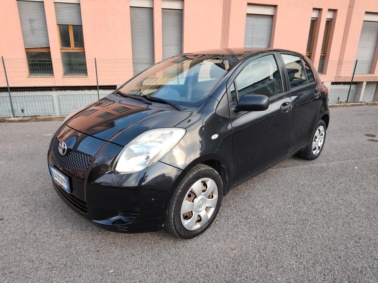 Toyota Yaris 1.3 benz 5 porte frizione nuova
