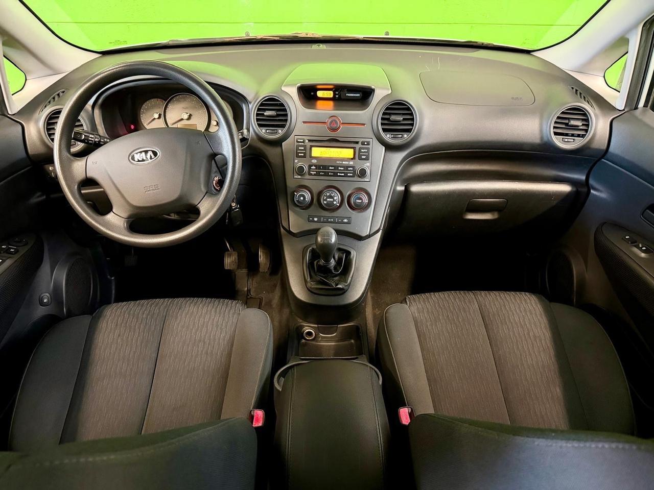 Kia Carens 2.0 CVVT EX Class