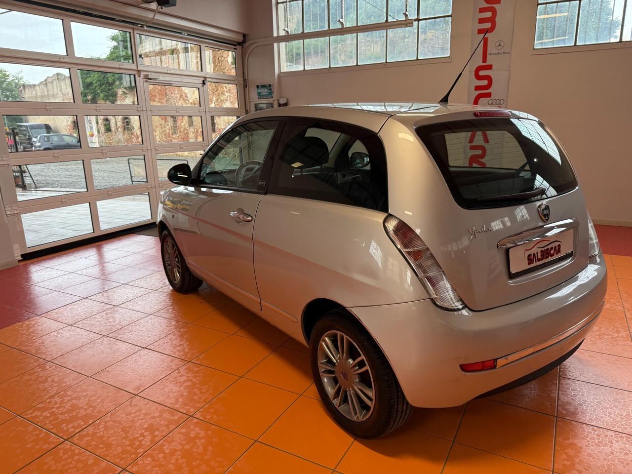 Lancia Ypsilon 1.3 MJT 75 CV Unyca