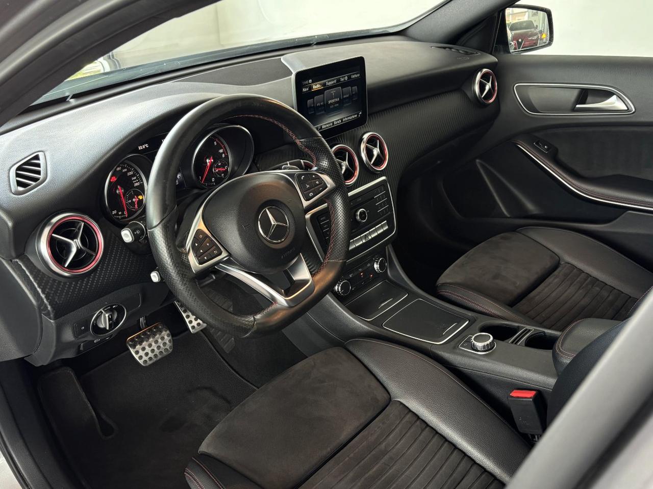 Mercedes A 180 d Aut. Premium AMG Tetto Apribile Night Pack
