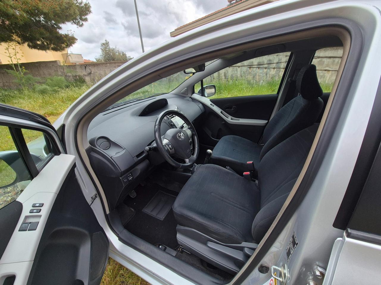 Toyota Yaris 1.0 benzina 5 porte