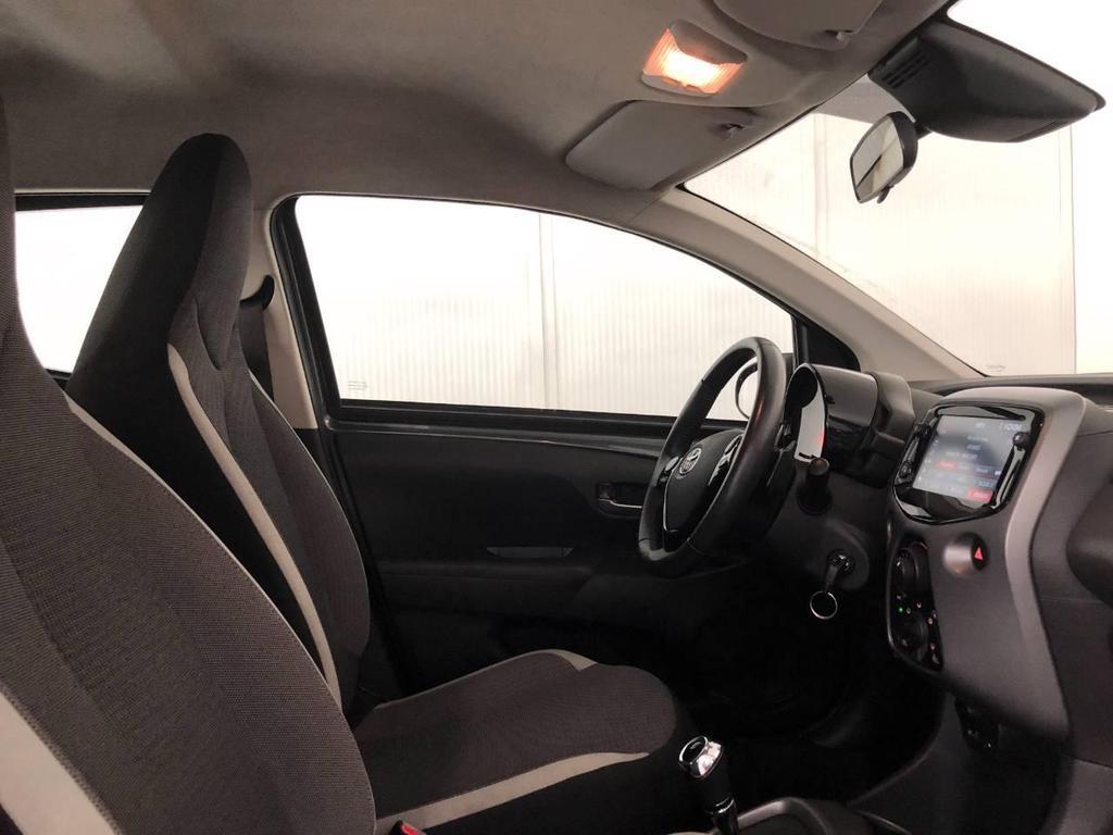 Toyota Aygo 5 Porte 1.0 VVT-i x-play M-MT