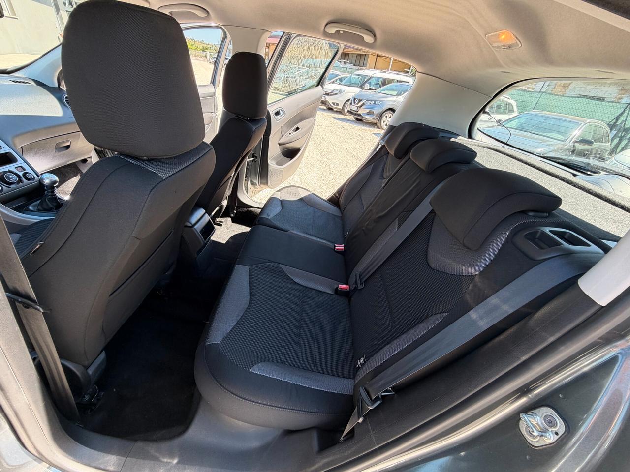Peugeot 308 1.6 HDi 110 cv 5p Sportium 132.362 km unico proprietario