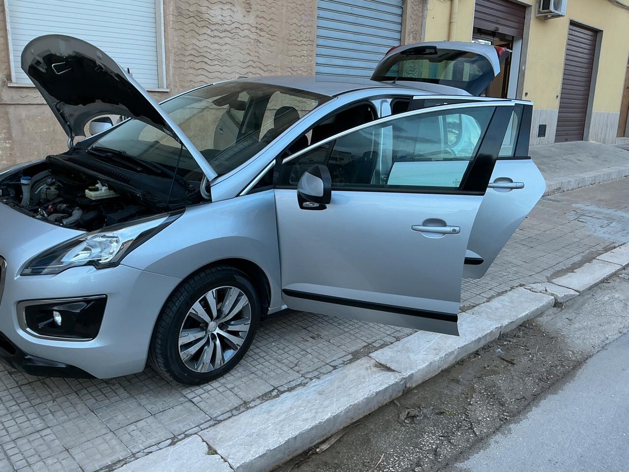 Peugeot 3008 1.6 HDi 115CV Allure