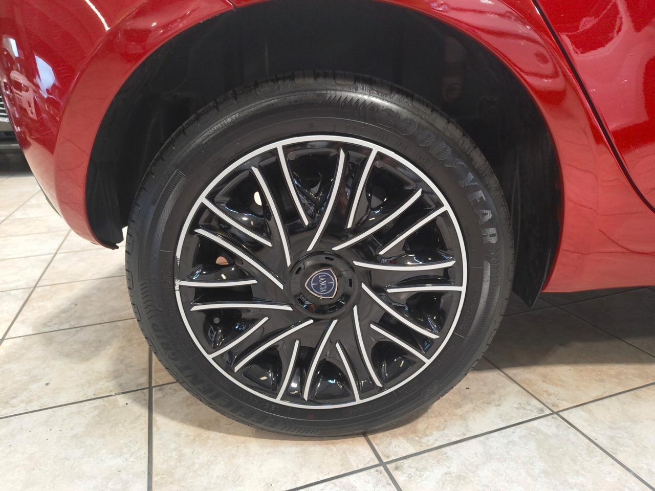 Lancia Ypsilon 1.2 69 CV 5 porte S&S Gold