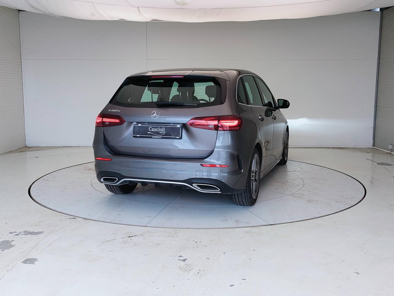 Mercedes-Benz Classe B - W247 2023 - B 180 d AMG Line Advanced Plus auto