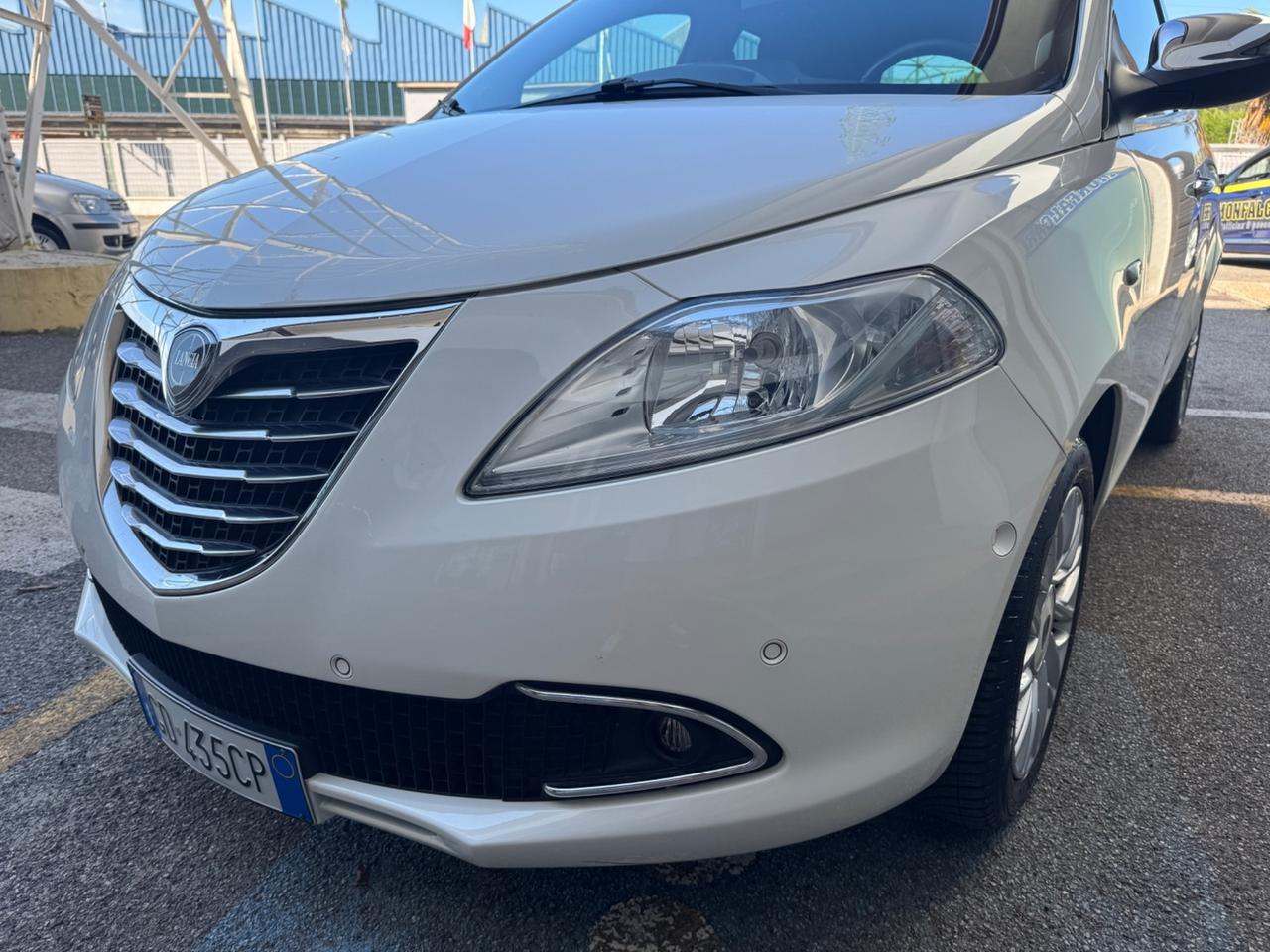 Lancia Ypsilon 0.9 TwinAir 85 CV Platinum 2013