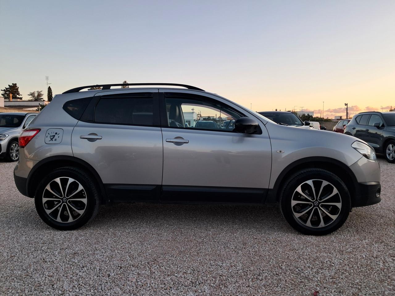 Nissan Qashqai TEKNA 1.6 GPL-TETTO*NAVI*TELECAMERA