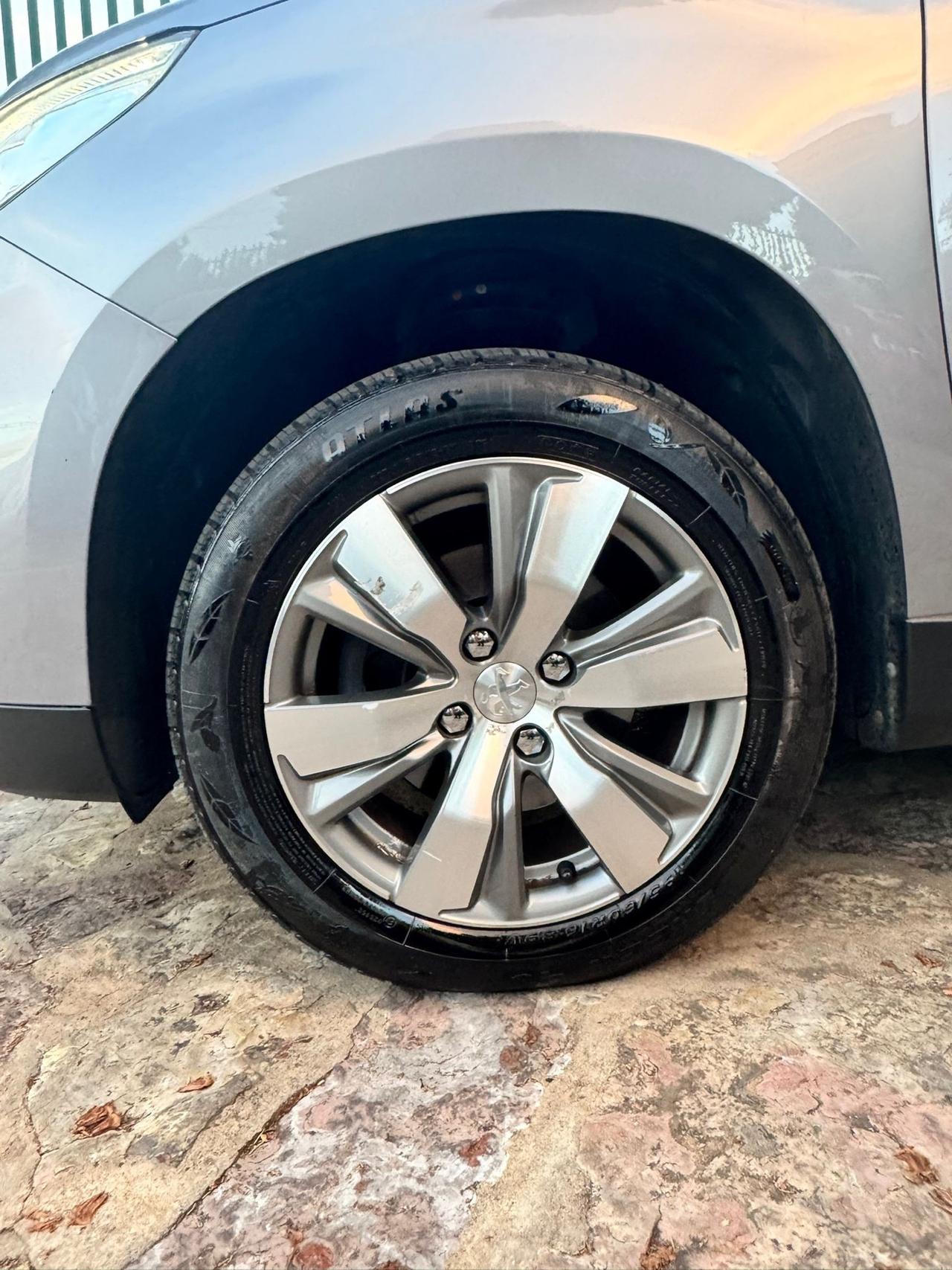 Peugeot 2008 1.6 e-HDi 115 CV Stop&Start Féline