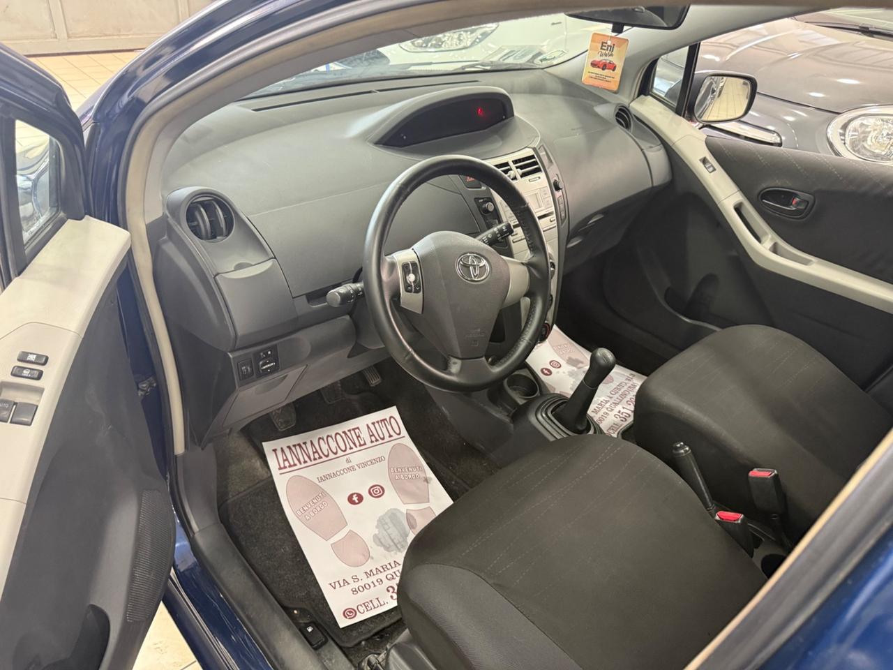 Toyota Yaris 1.0 benzina nuova