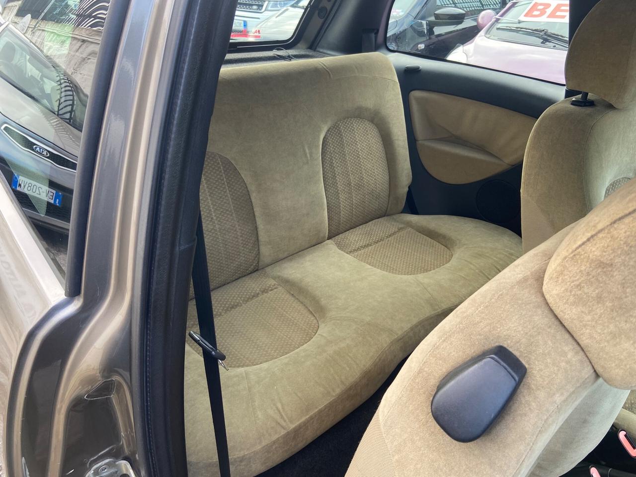 Lancia Ypsilon 1.3 Multijet 16V Argento. 3p