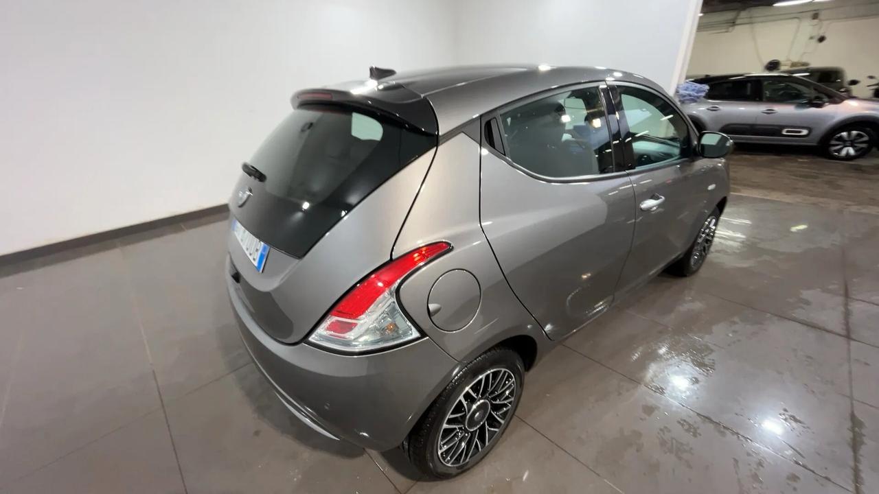 Lancia Ypsilon 1.0 FireFly 5 porte S&S Hybrid Platino