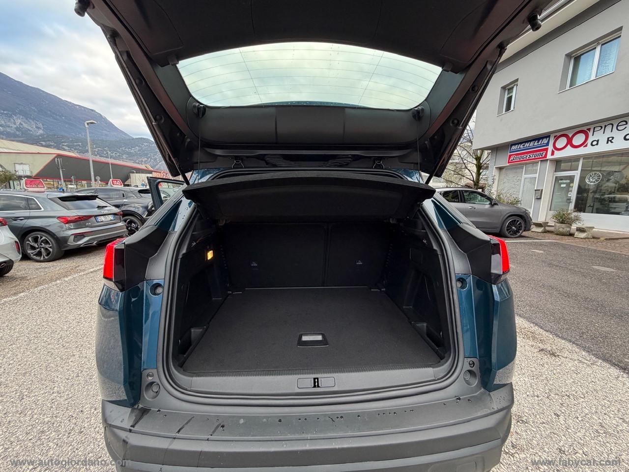 PEUGEOT 3008 Hybrid 136 e-DCS6 Allure