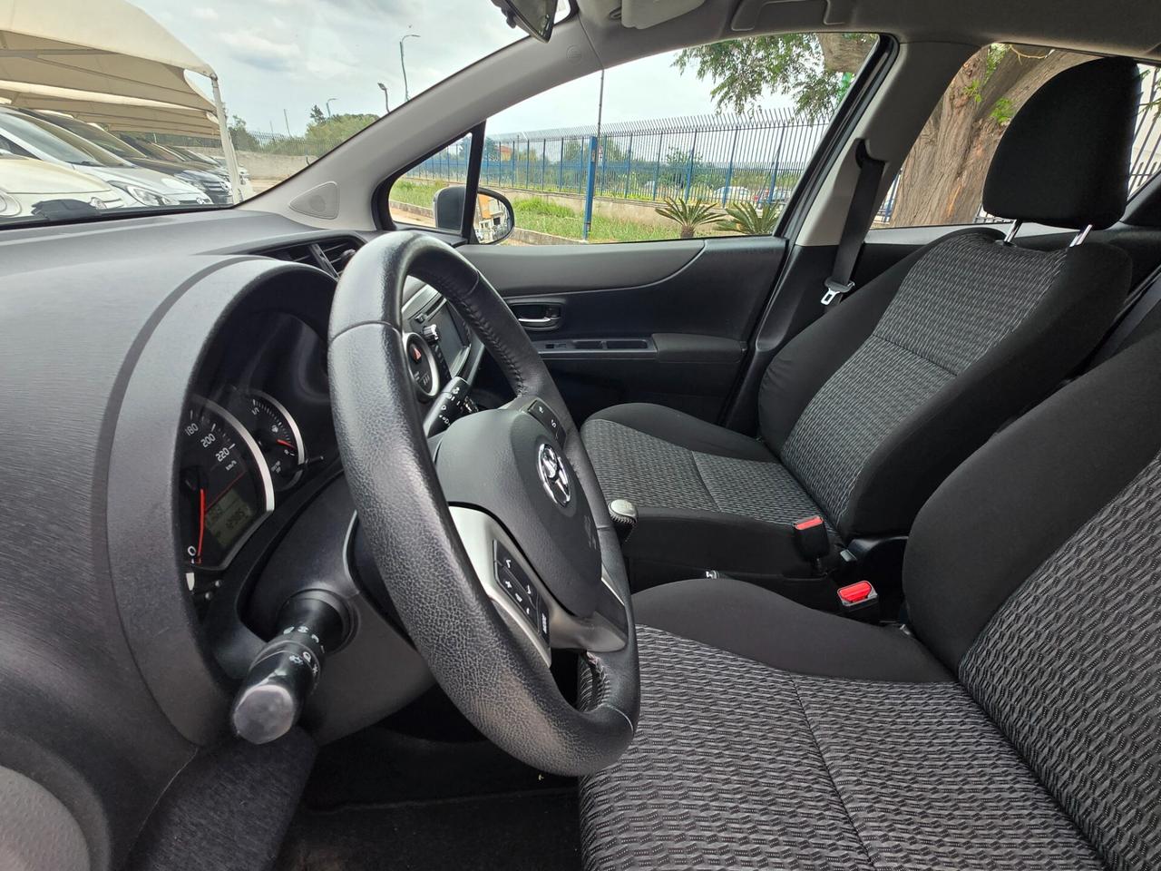 Toyota Yaris 1.0 5 porte Lounge del 2014
