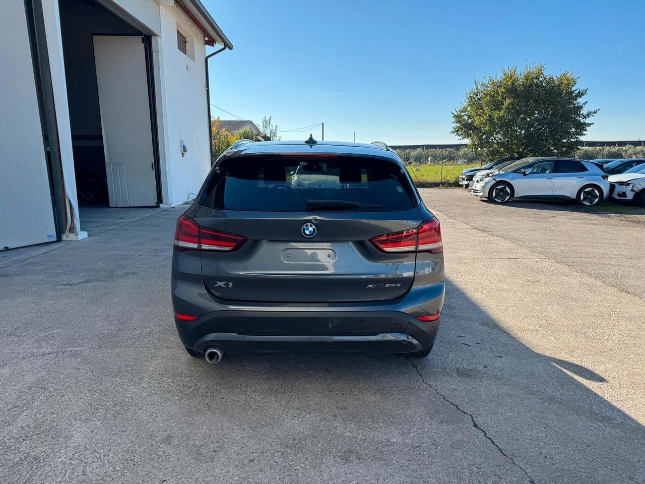BMW X1 xdrive25e auto FURTO PARZIALE