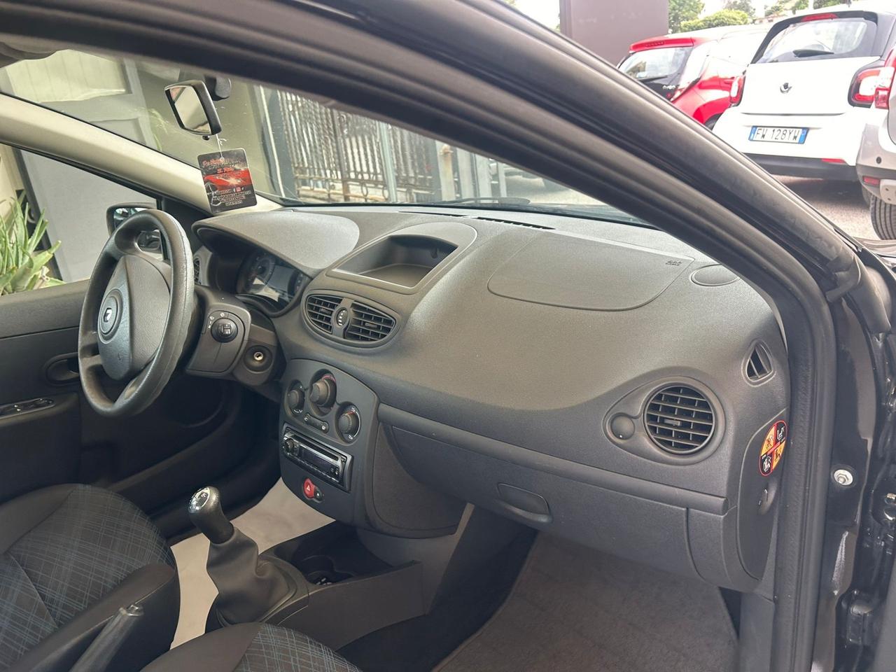 Renault Clio 1.2 16V 5 porte Le Iene