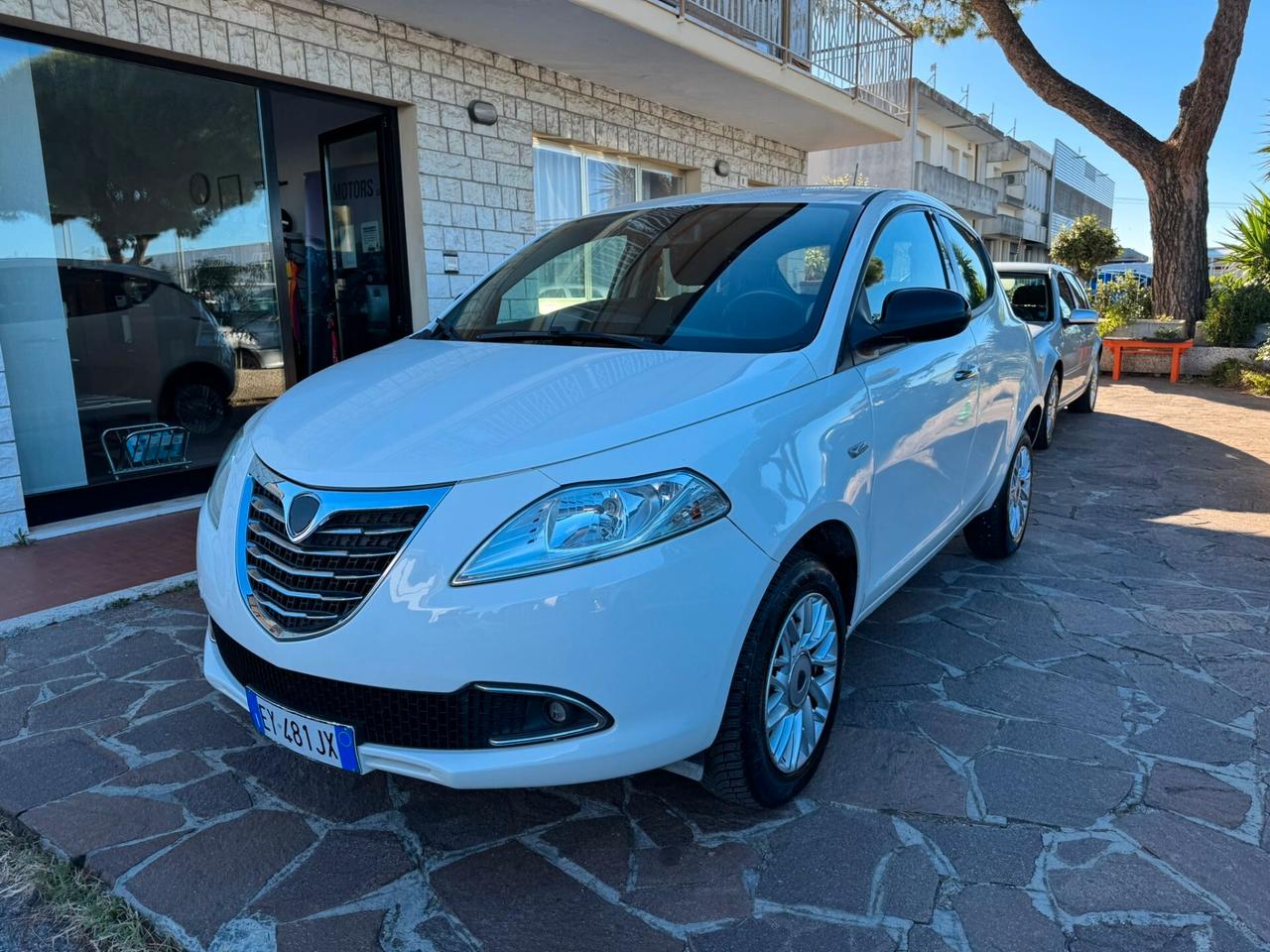 Lancia Ypsilon 0.9 TwinAir 85 CV 5 porte Metano Ecochic Gold