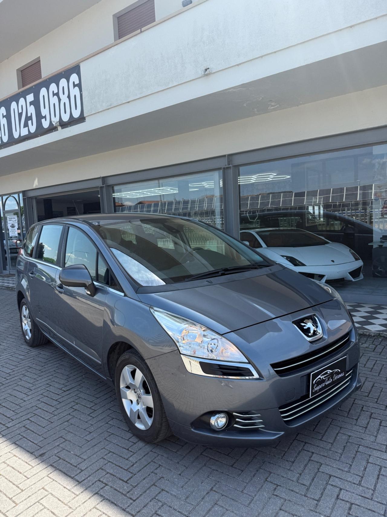Peugeot 5008 1.6 e-HDi 112CV Stop&Start cambio robotizzato Féline