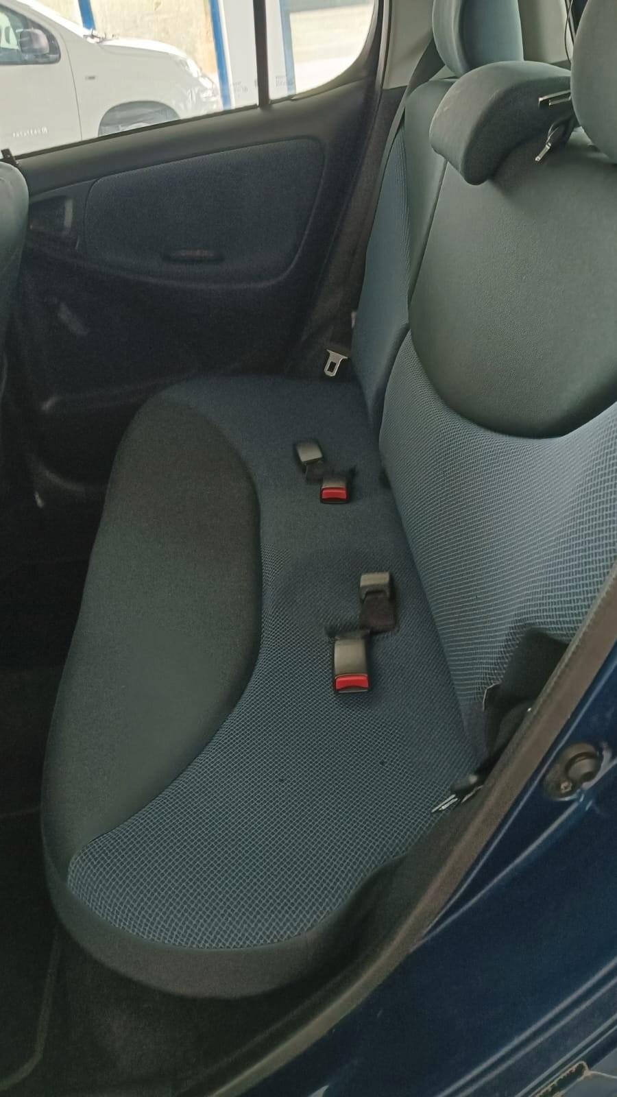 Toyota Yaris 1.0i 16V cat 5 porte Sol