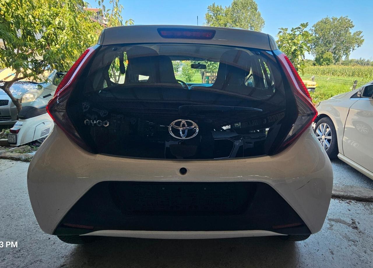 Toyota Aygo 1.0 VVT-i 72 CV 5 porte x-play