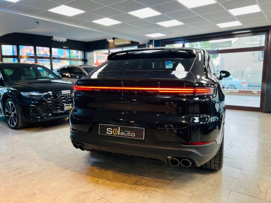 Porsche Cayenne Coupe Coupe e-hybrid Face lift 2024 auto nuova