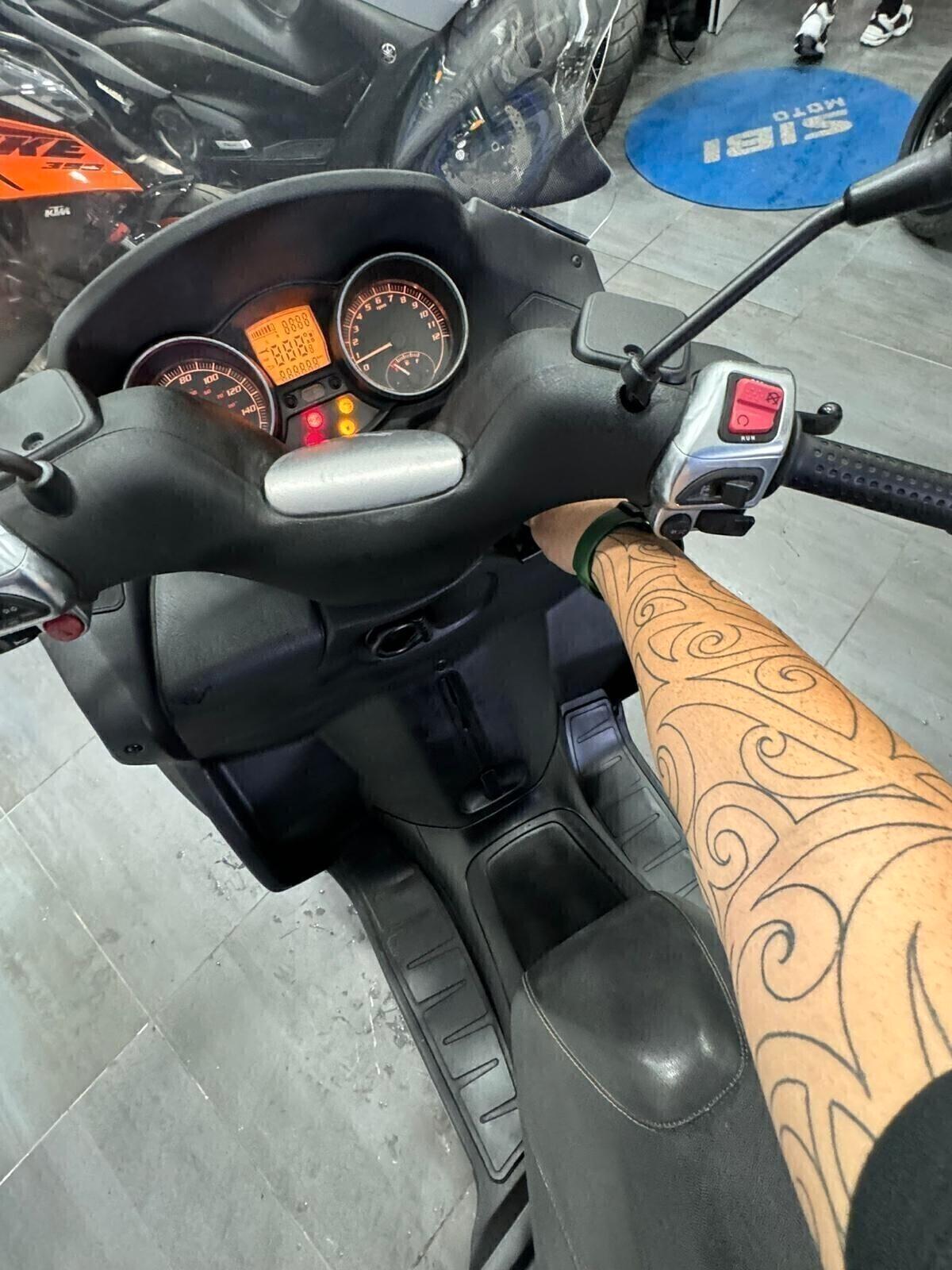 Piaggio MP3 250