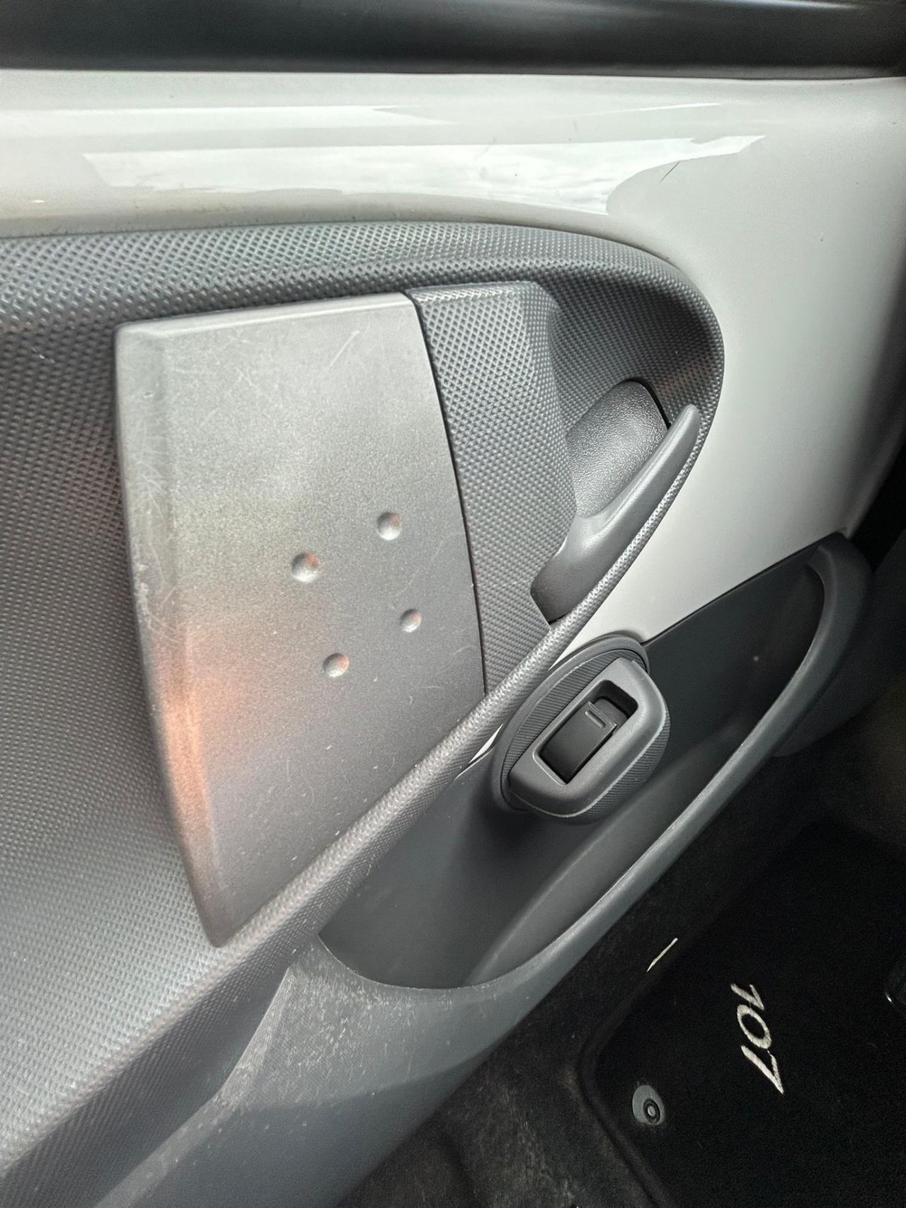 Peugeot 107 1.0 68CV 5p. Desir