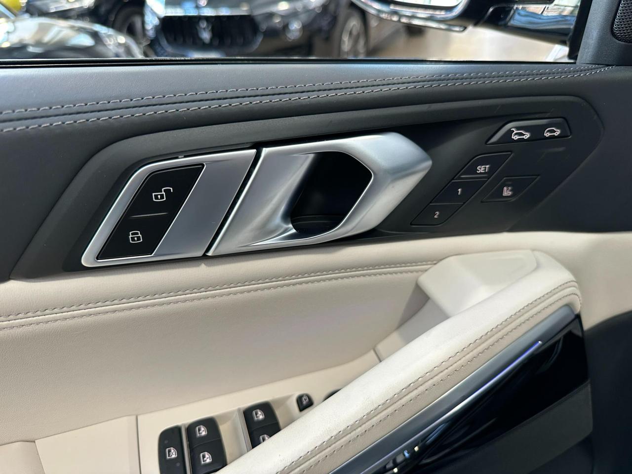 BMW X6 M 50d-Fari Laser-22"-Tetto-Camera 360-Individual-IVA