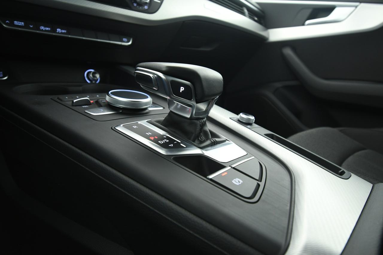 AUDI A4 Avant 40 2.0 tdi Sport quattro 190cv S-LINE+FULL LED+C18"