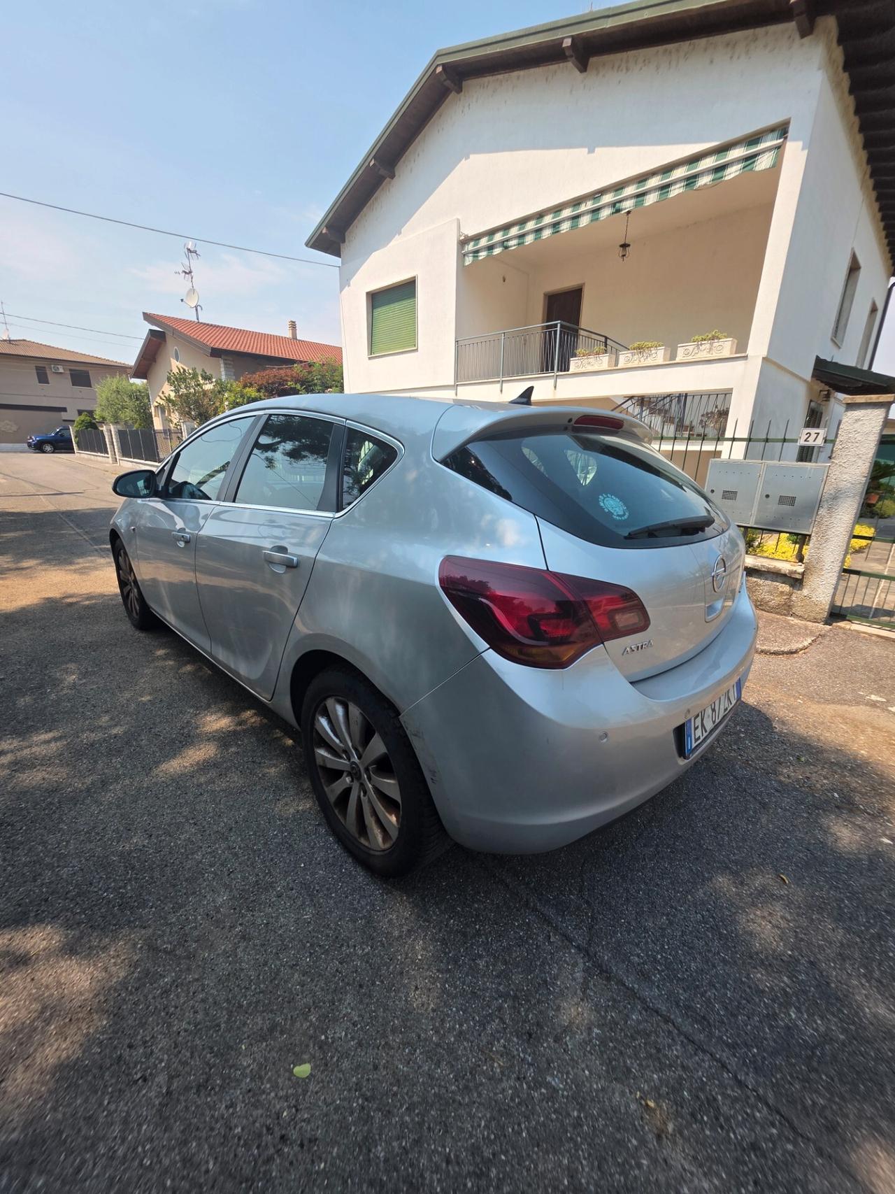 Opel Astra 1.7 CDTI 2012