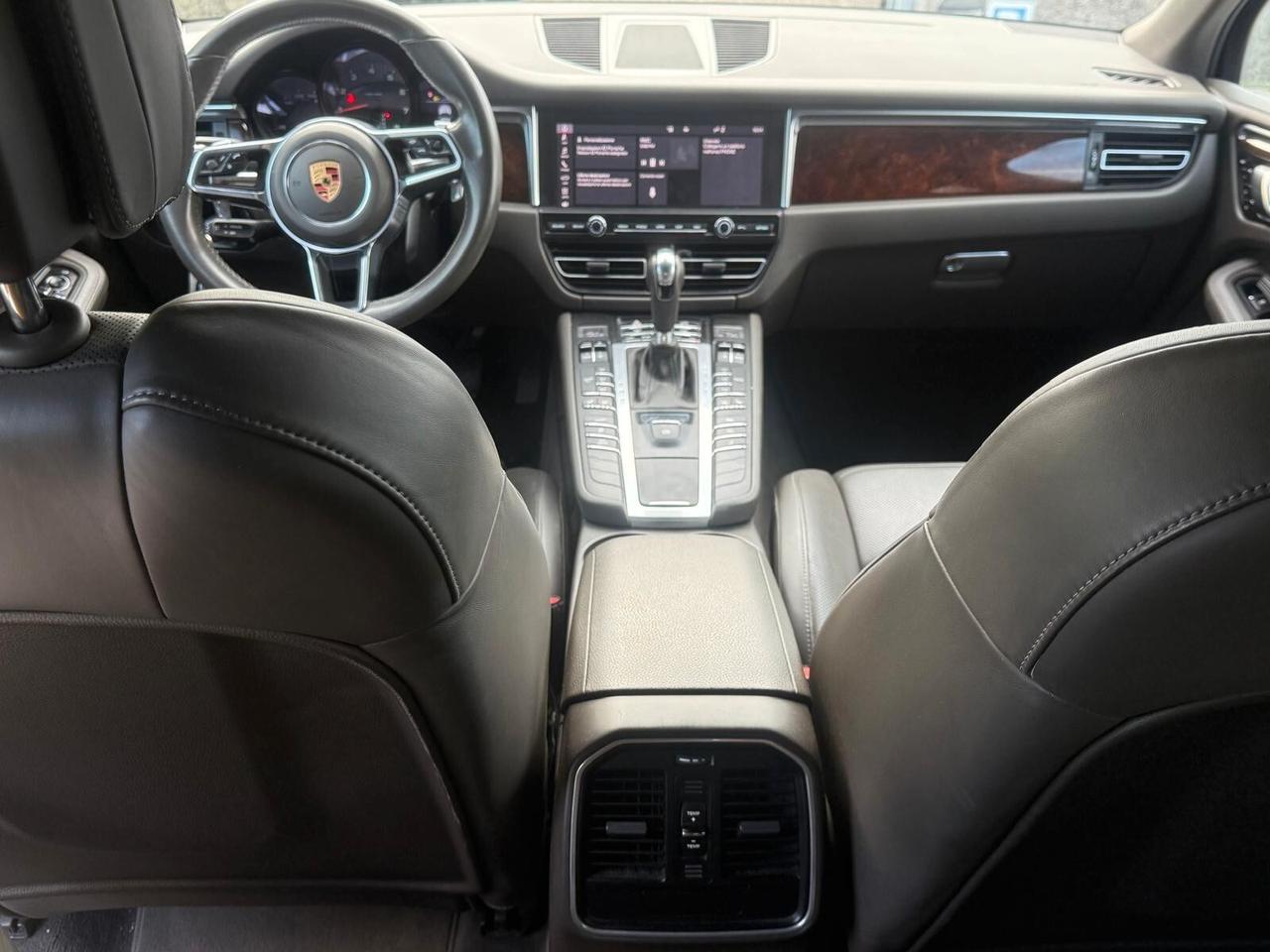 Porsche Macan 2.0 Book service Porsche